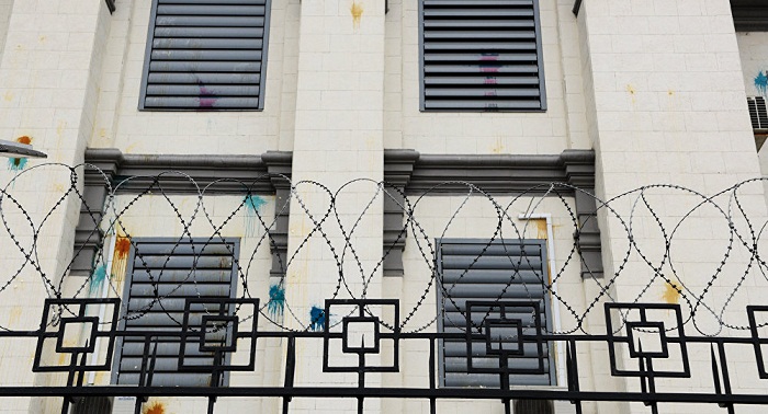Russian embassy in Kiev reportedly attacked ahead of State Duma alections - VIDEO